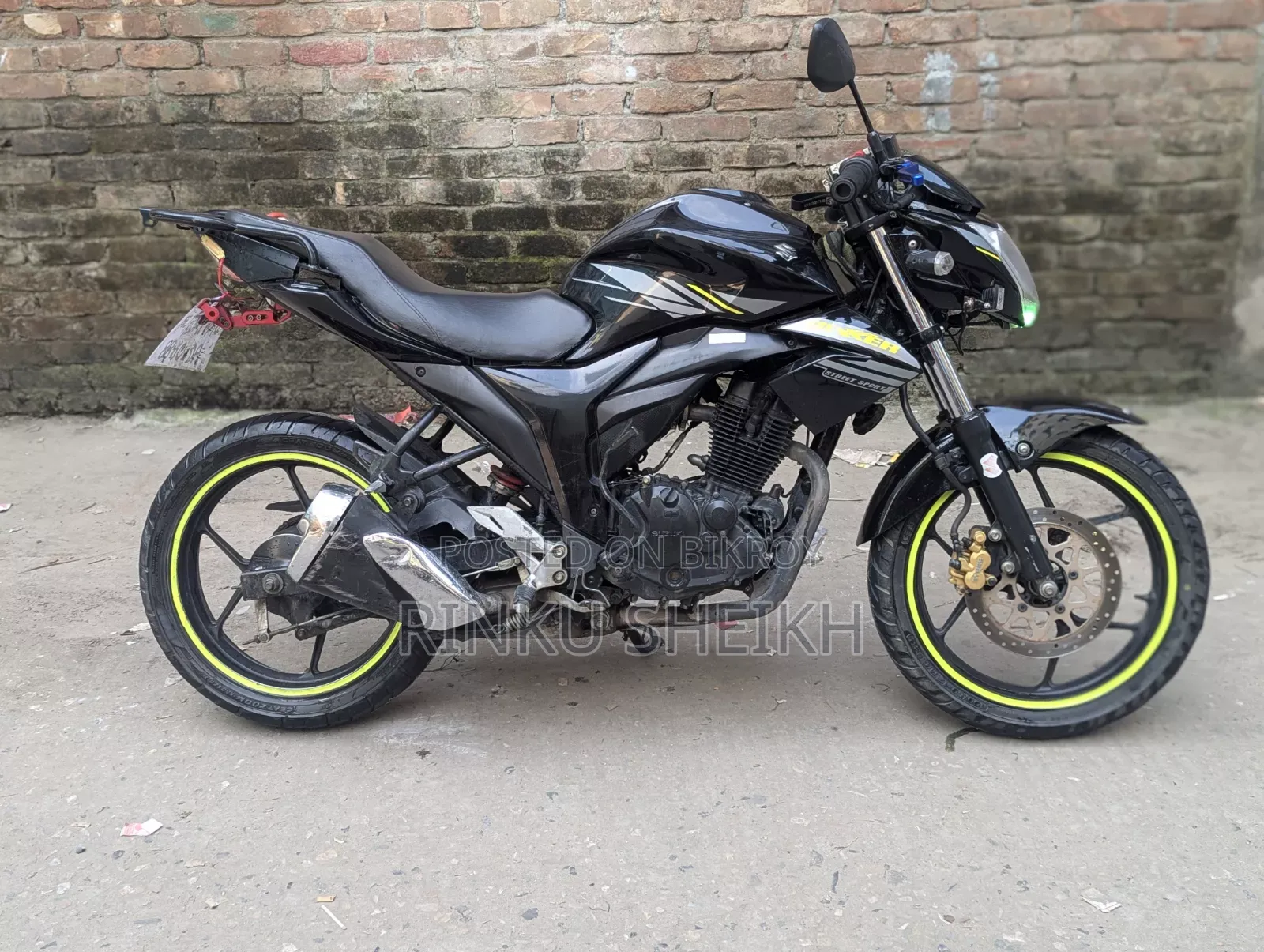 সুজুকি গিক্সার ২০২৩ কালো