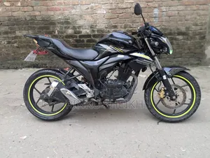 সুজুকি গিক্সার ২০২৩ কালো