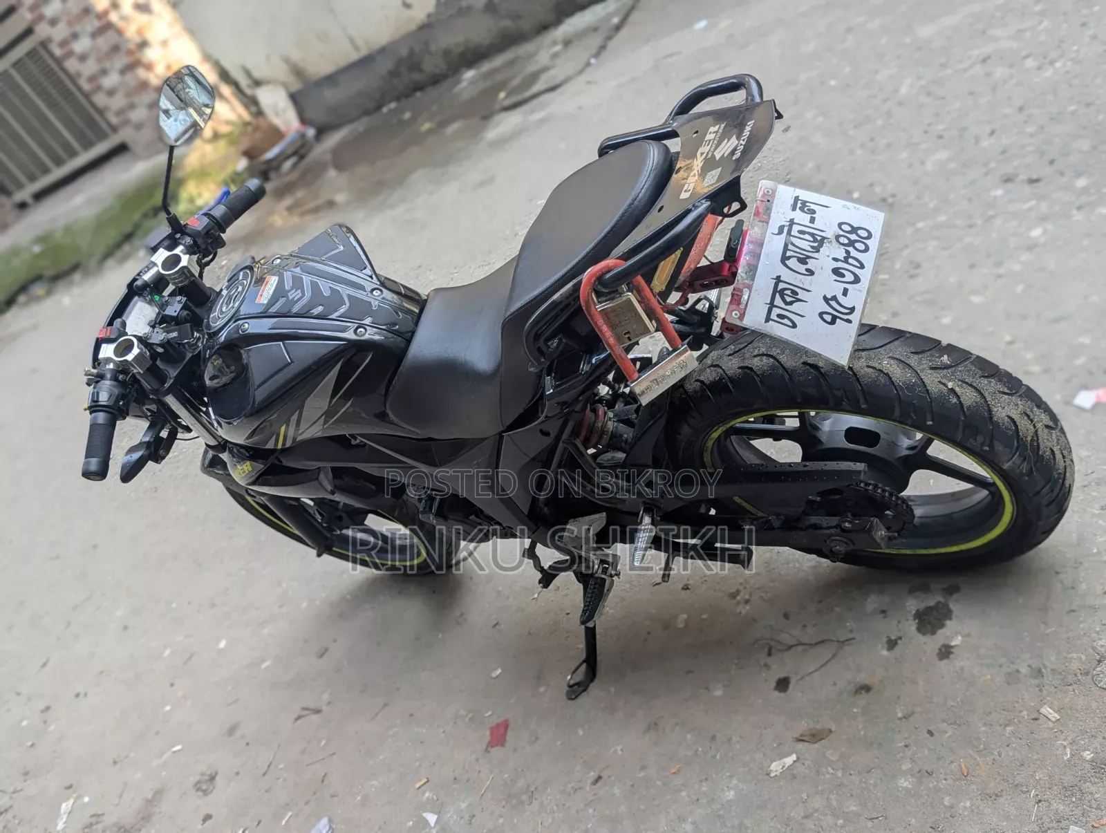 সুজুকি গিক্সার ২০২৩ কালো