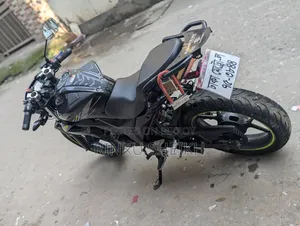 সুজুকি গিক্সার ২০২৩ কালো