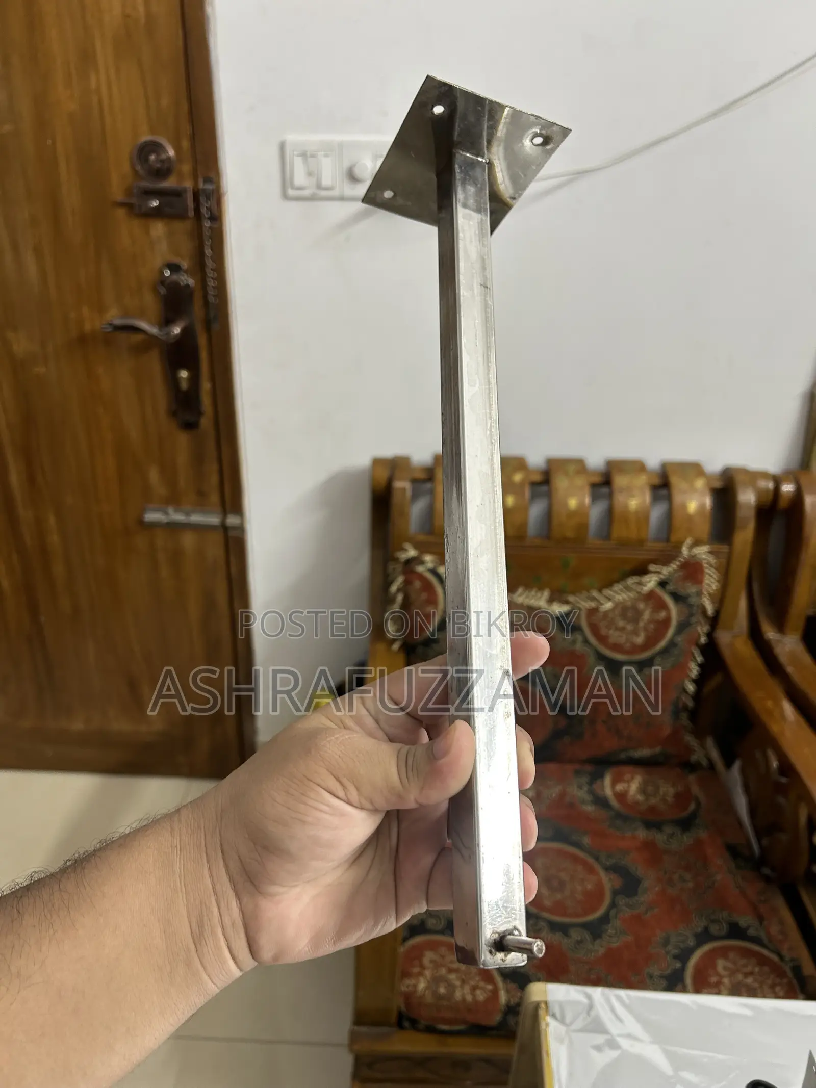 Wall hanger for clothes in shops and homes