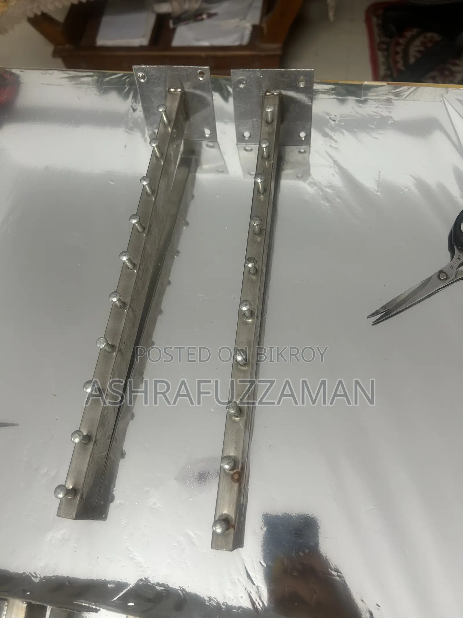 Wall hanger for clothes in shops and homes