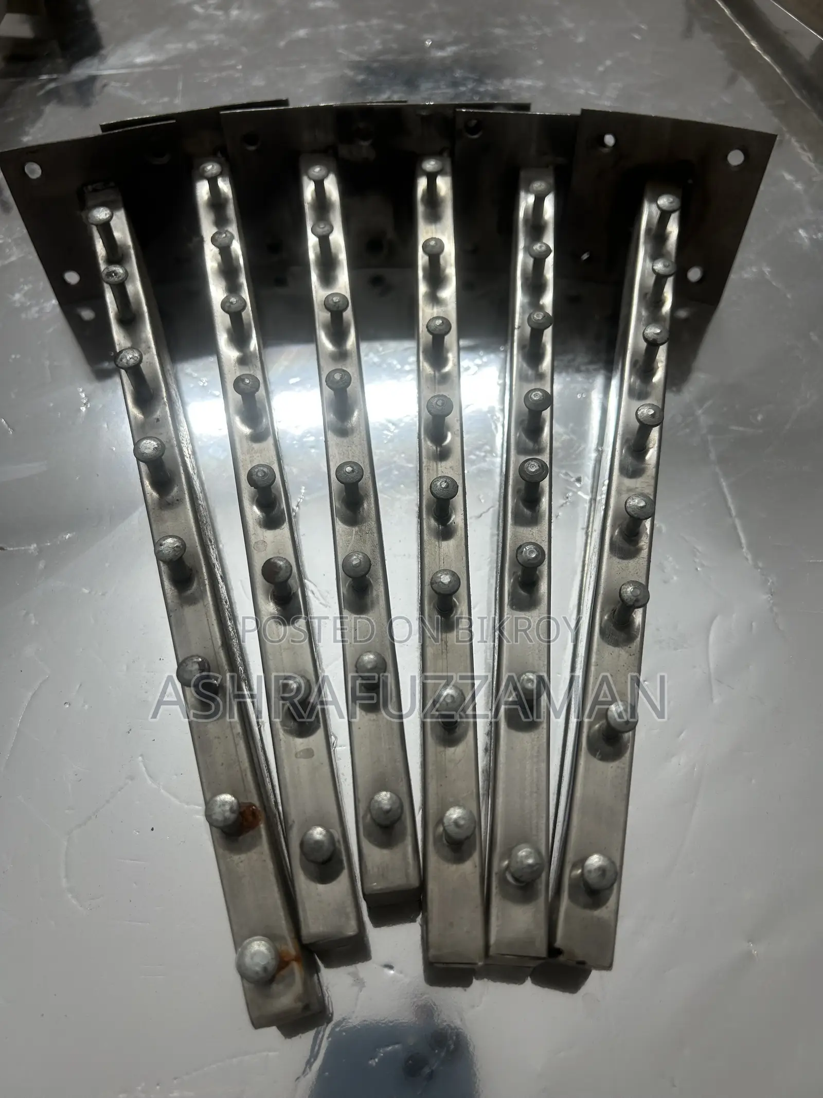 Wall hanger for clothes in shops and homes