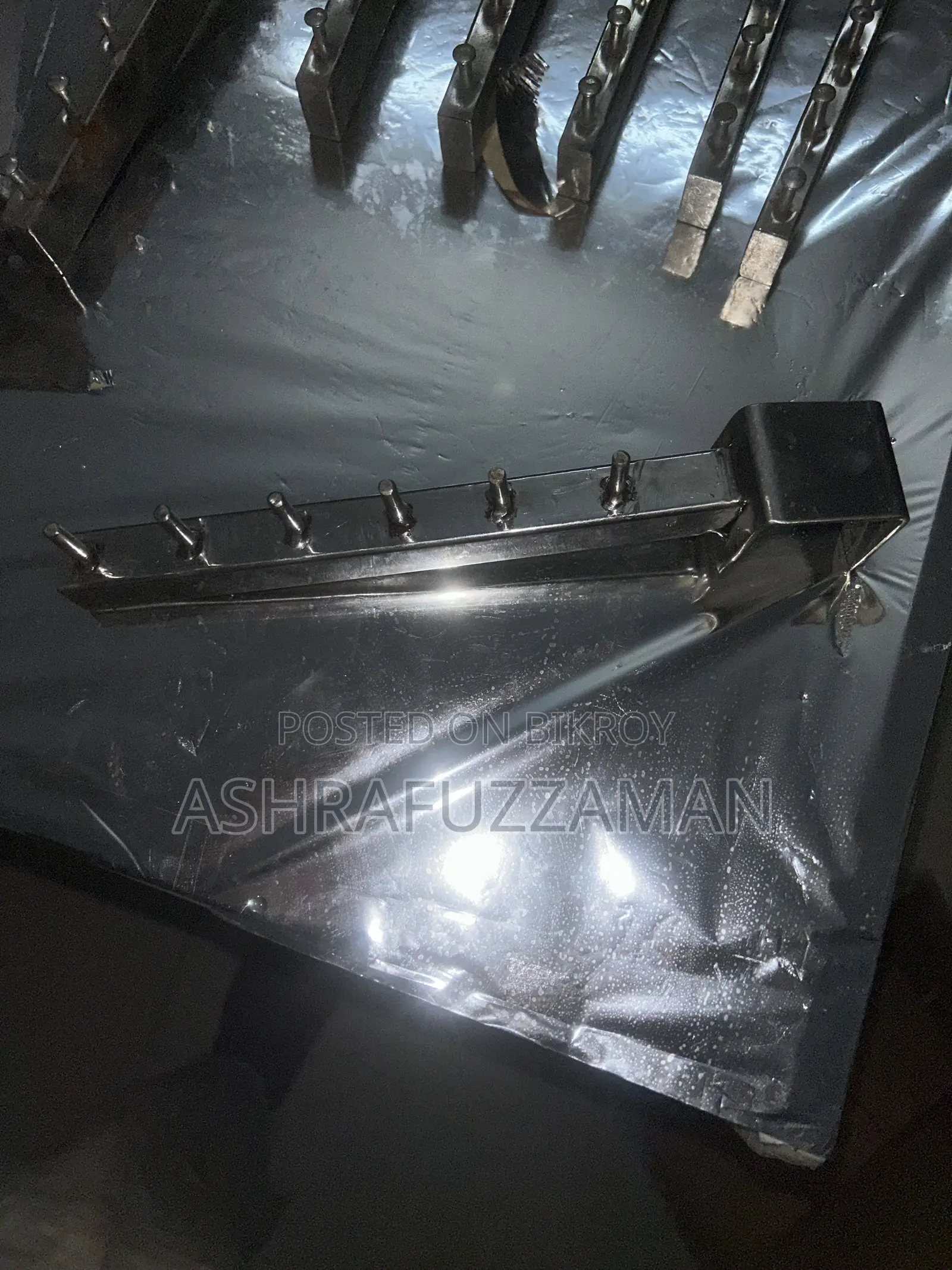 Wall hanger for clothes in shops and homes