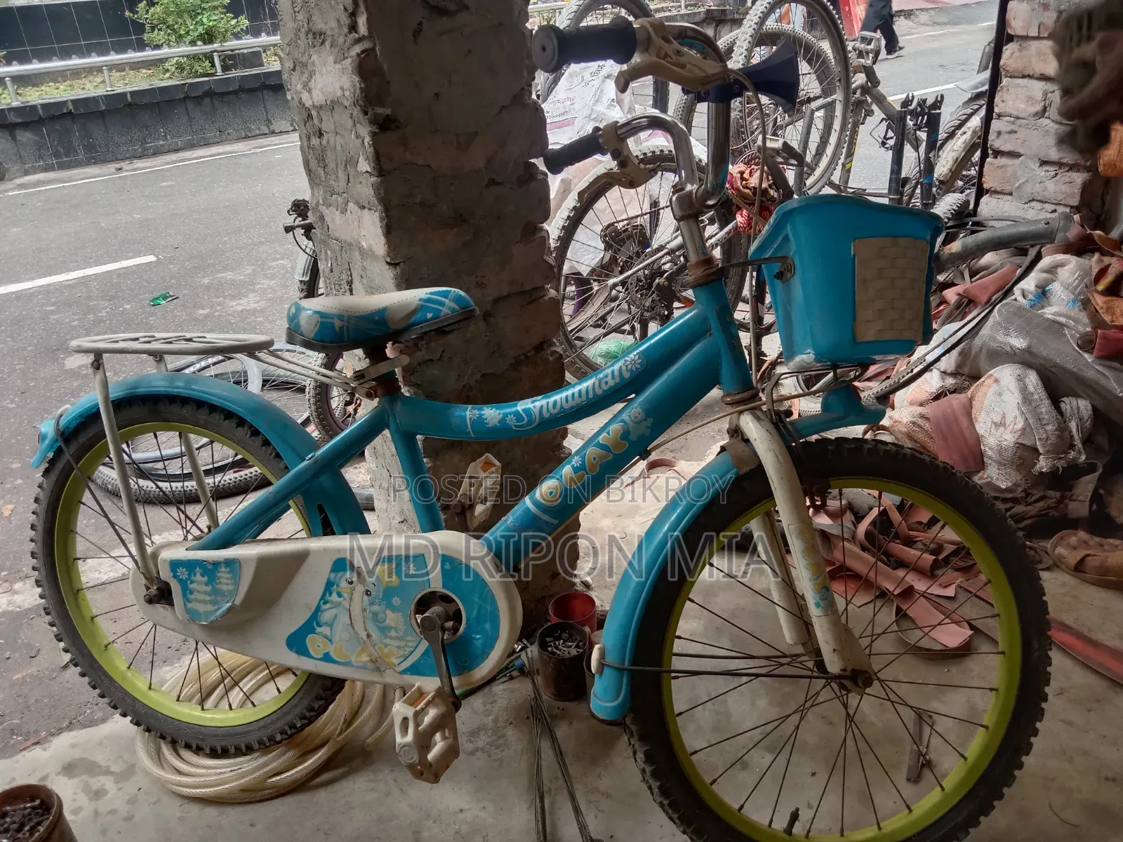 Bicycle has no problems and is completely fresh