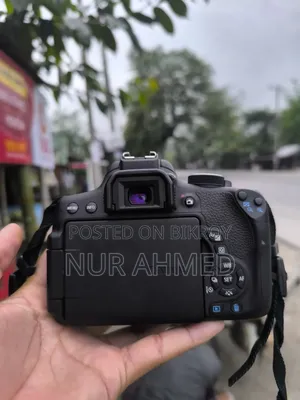 ফুল ফ্রেশ বডি কোনো স্ক্যাস নেই বডিতে, সাথে কিট লেন্স।