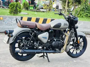 রয়েল এনফিল্ড ক্লাসিক ৩৫০ ২০২৪ গ্রে