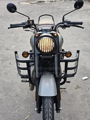রয়েল এনফিল্ড ক্লাসিক ৩৫০ ২০২৪ গ্রে