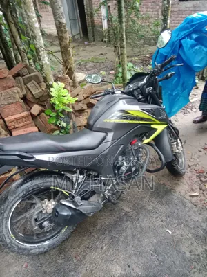 Honda Hornet 2022 Yellow