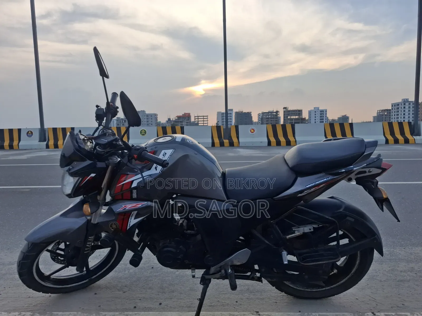 ইয়ামাহা এফজেডএস ভি২ ২০১৭ ধূসর