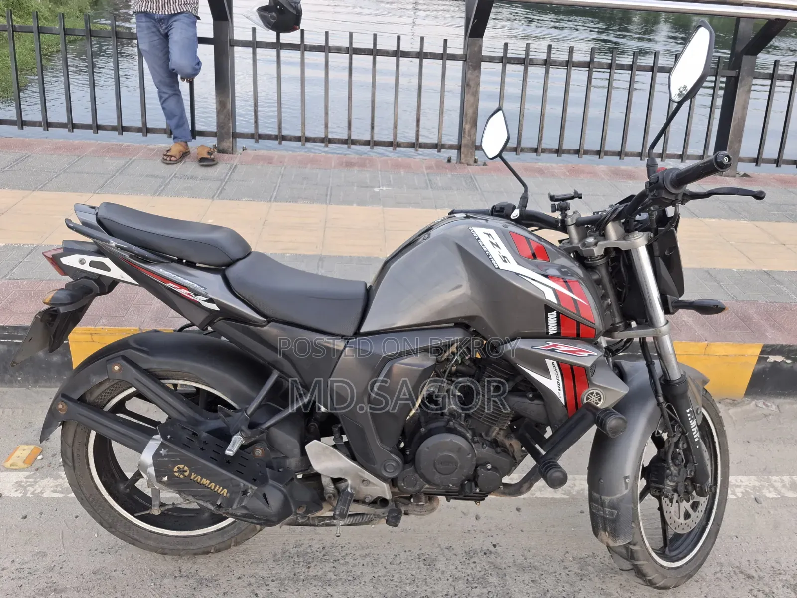 ইয়ামাহা এফজেডএস ভি২ ২০১৭ ধূসর
