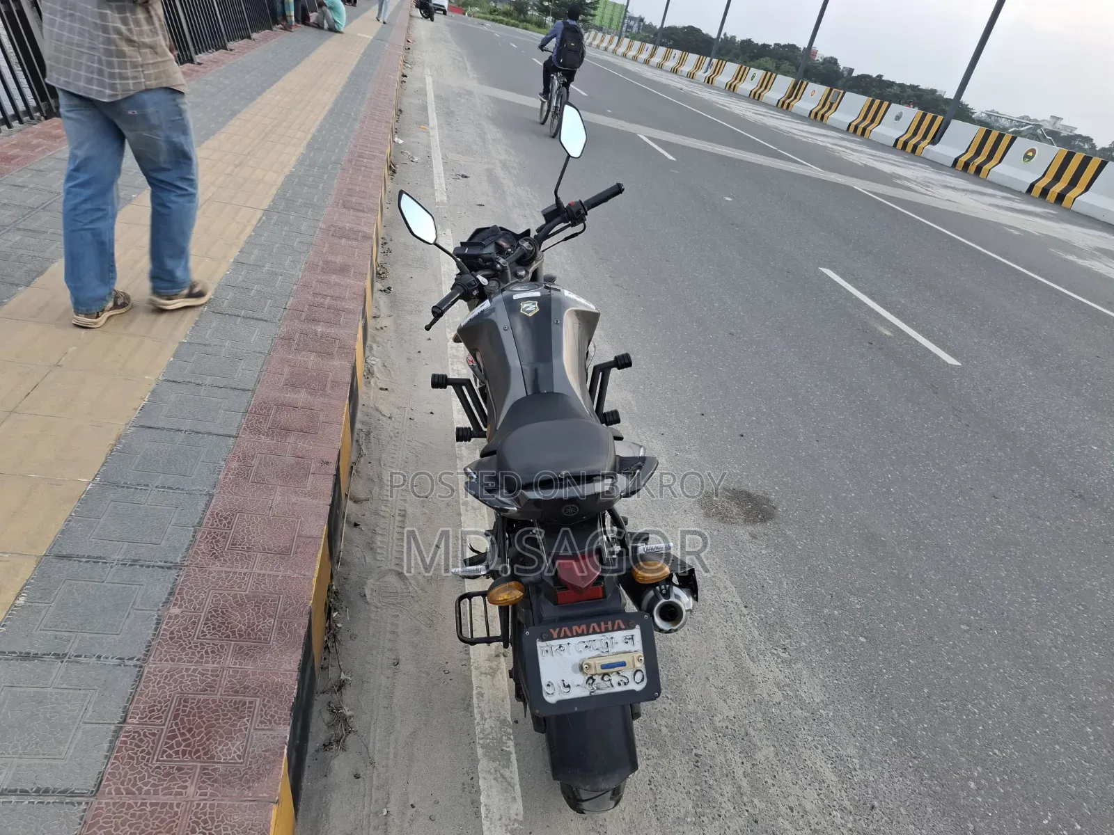 ইয়ামাহা এফজেডএস ভি২ ২০১৭ ধূসর