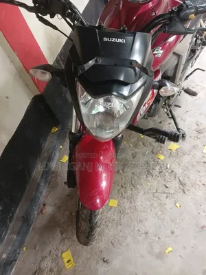সুজুকি জিক্সার ২০২২ লাল