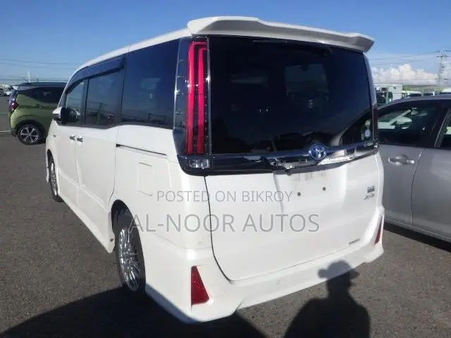 Toyota Noah 2021 Pearl