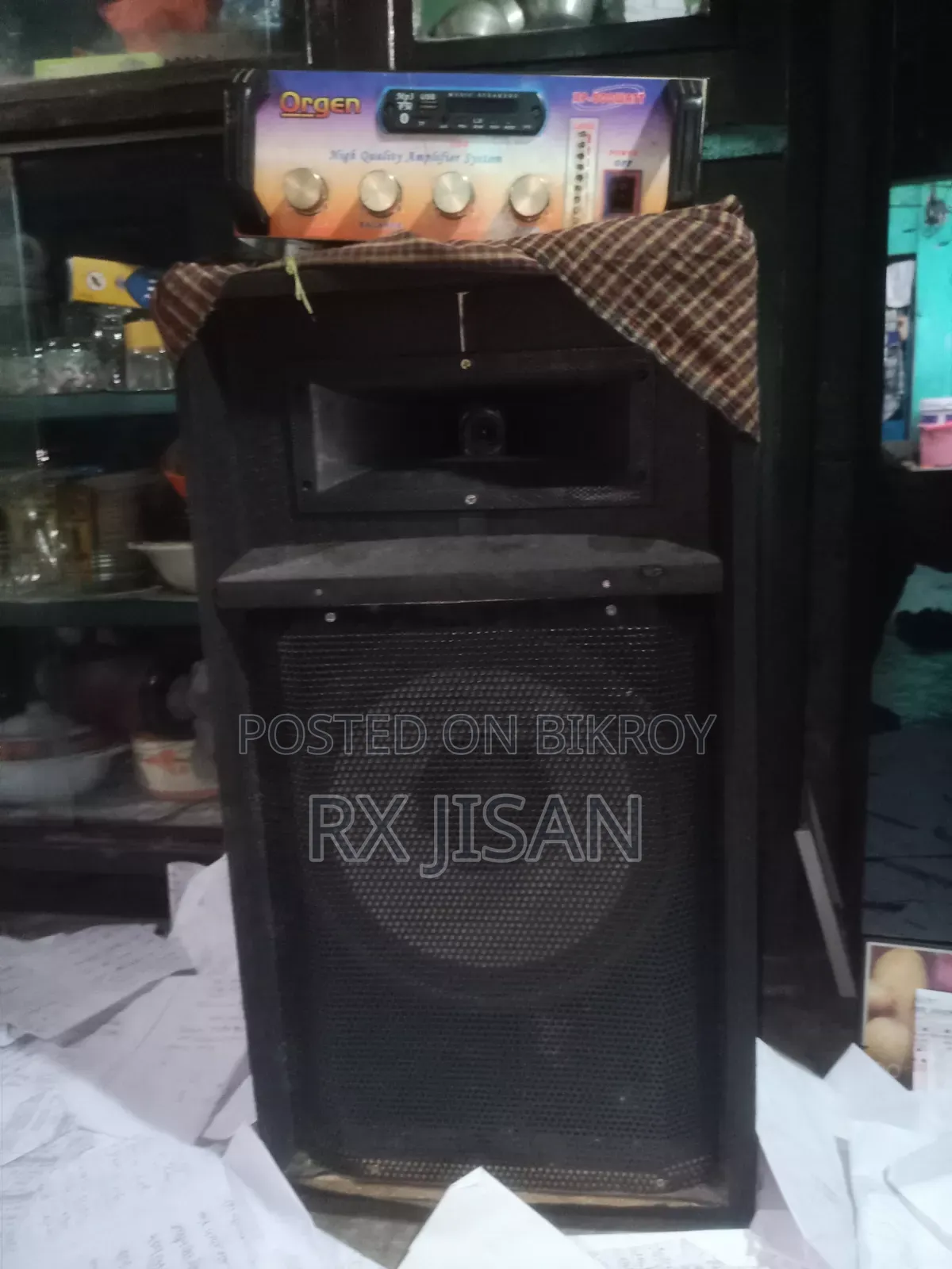 ১২ ইঞ্চি বক্স একটা এবং হেড