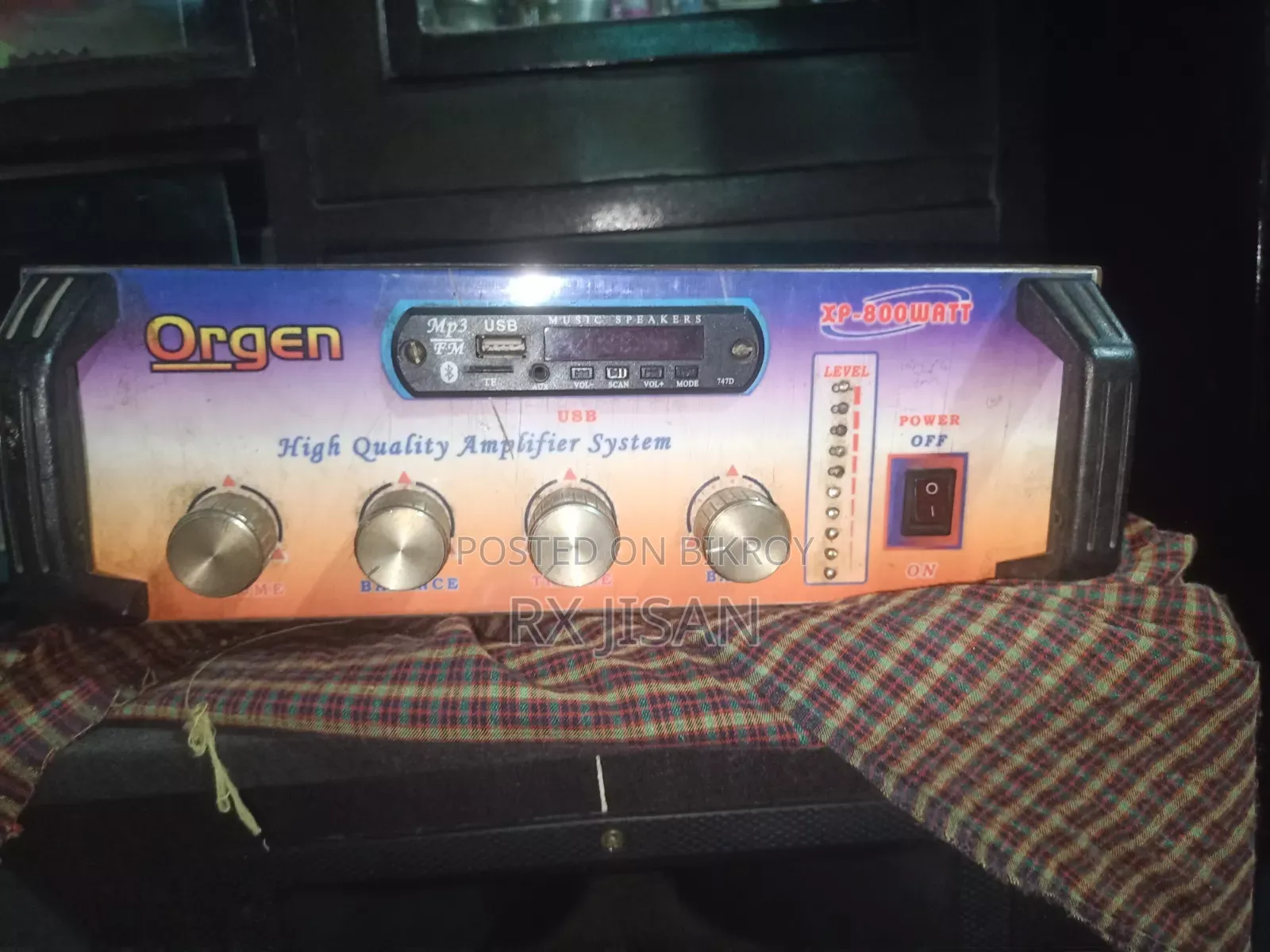 ১২ ইঞ্চি বক্স একটা এবং হেড