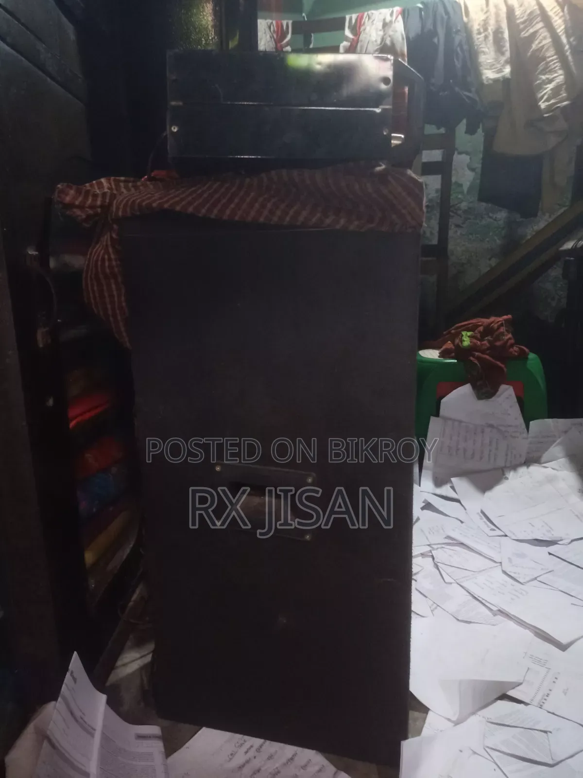 ১২ ইঞ্চি বক্স একটা এবং হেড