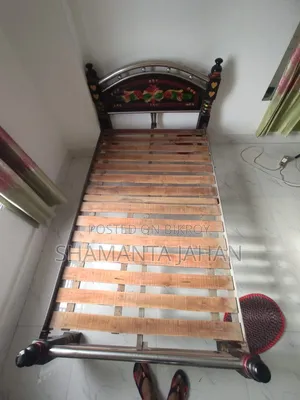 4/7 Feet Steel Bed