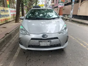 টয়োটা অ্যাকোয়া ২০১৩ সিলভার