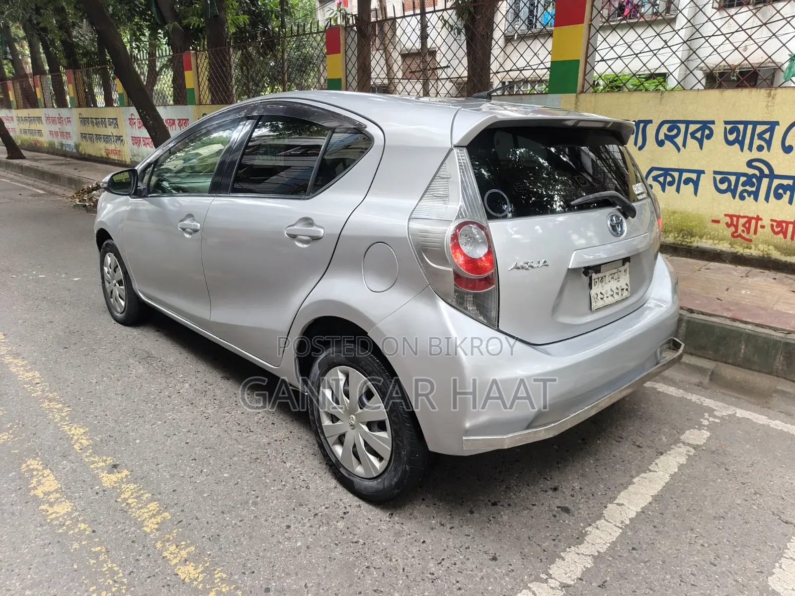 টয়োটা অ্যাকোয়া ২০১৩ সিলভার