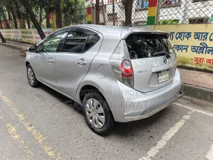 টয়োটা অ্যাকোয়া ২০১৩ সিলভার