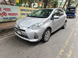 টয়োটা অ্যাকোয়া ২০১৩ সিলভার