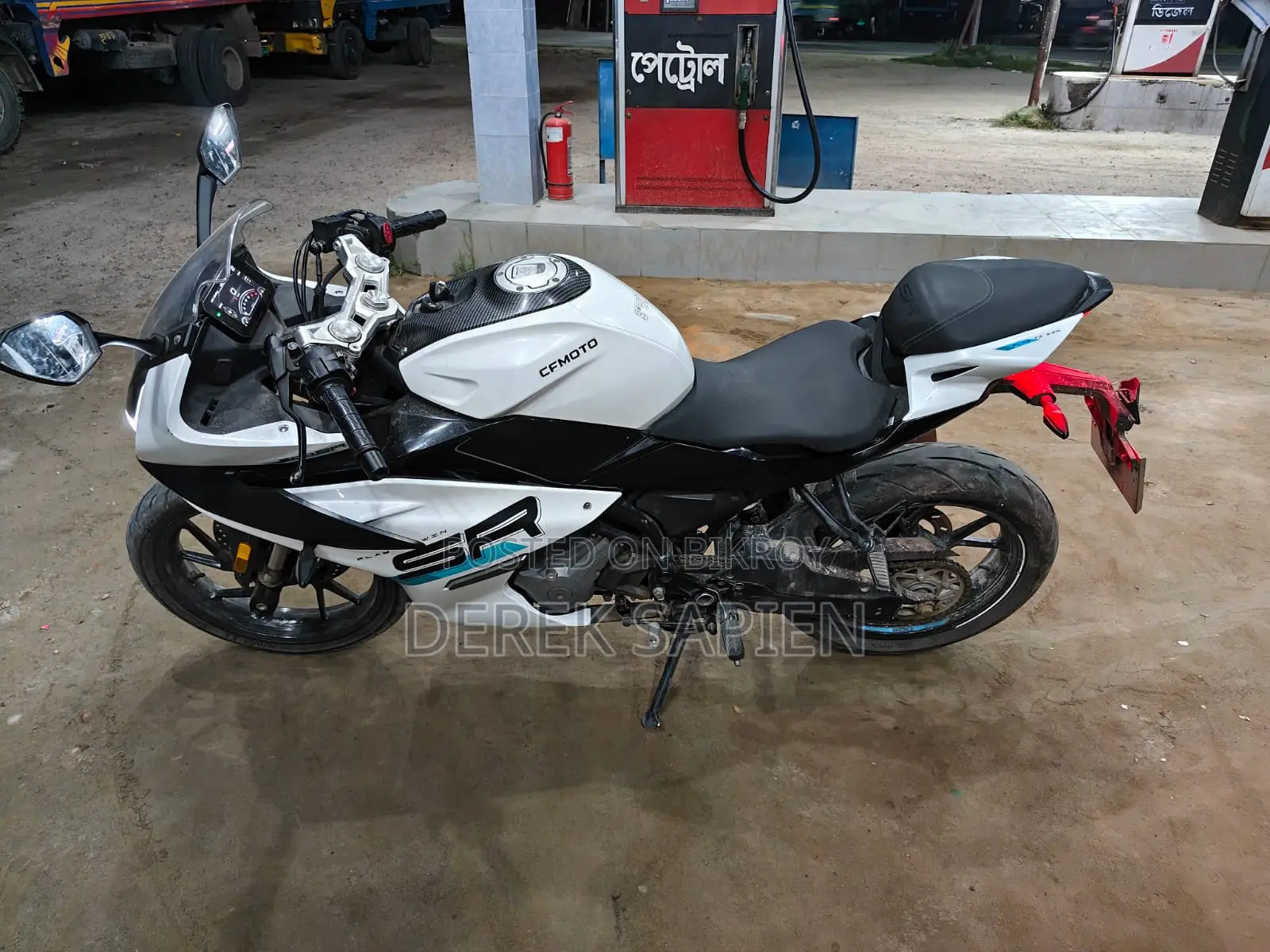 CFMoto 300SR 2025 White