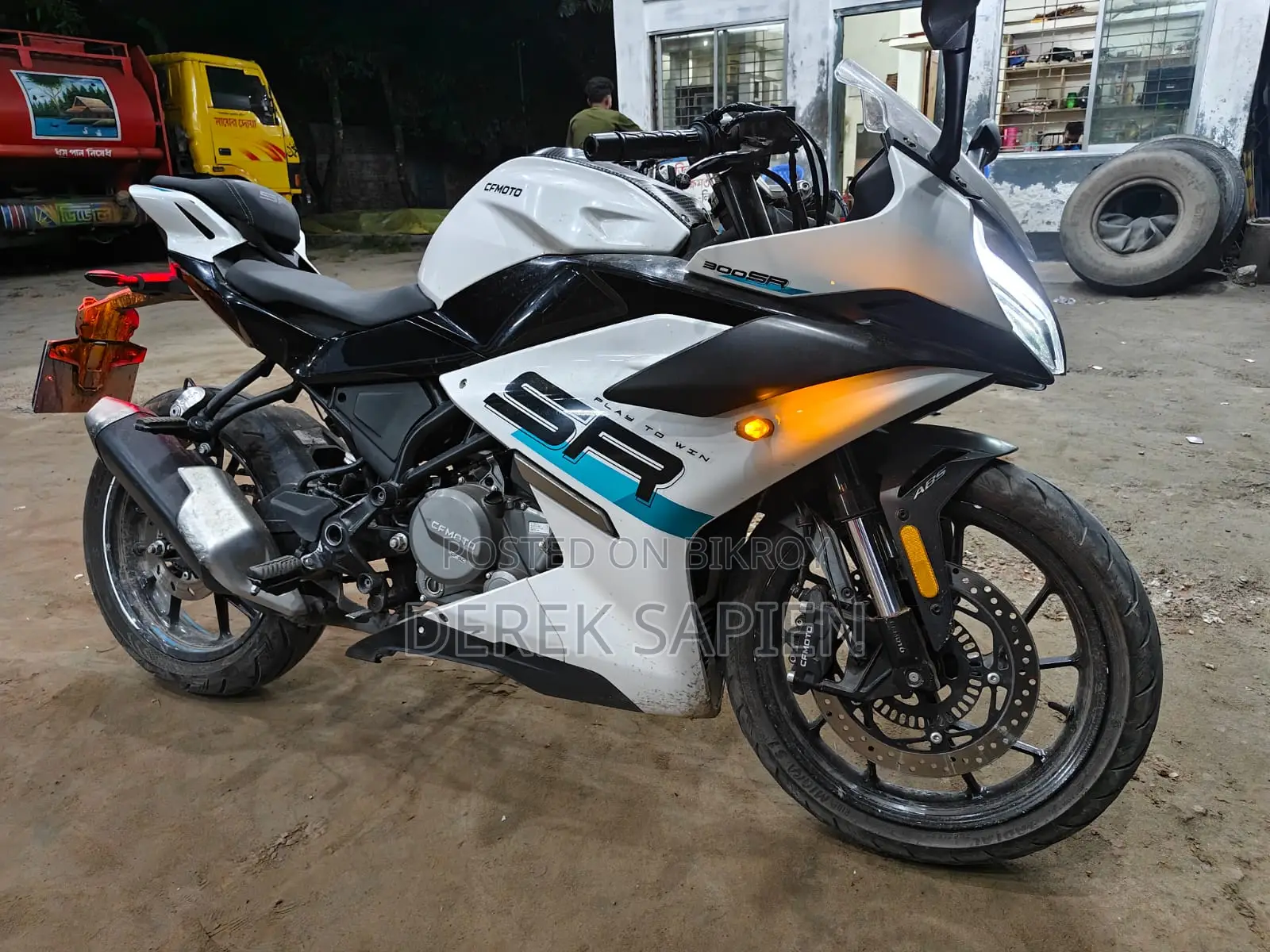 CFMoto 300SR 2025 White