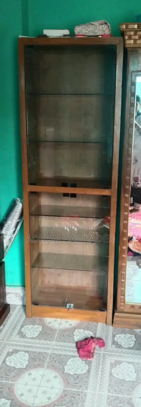 Corner/Book Shelf/Showcase