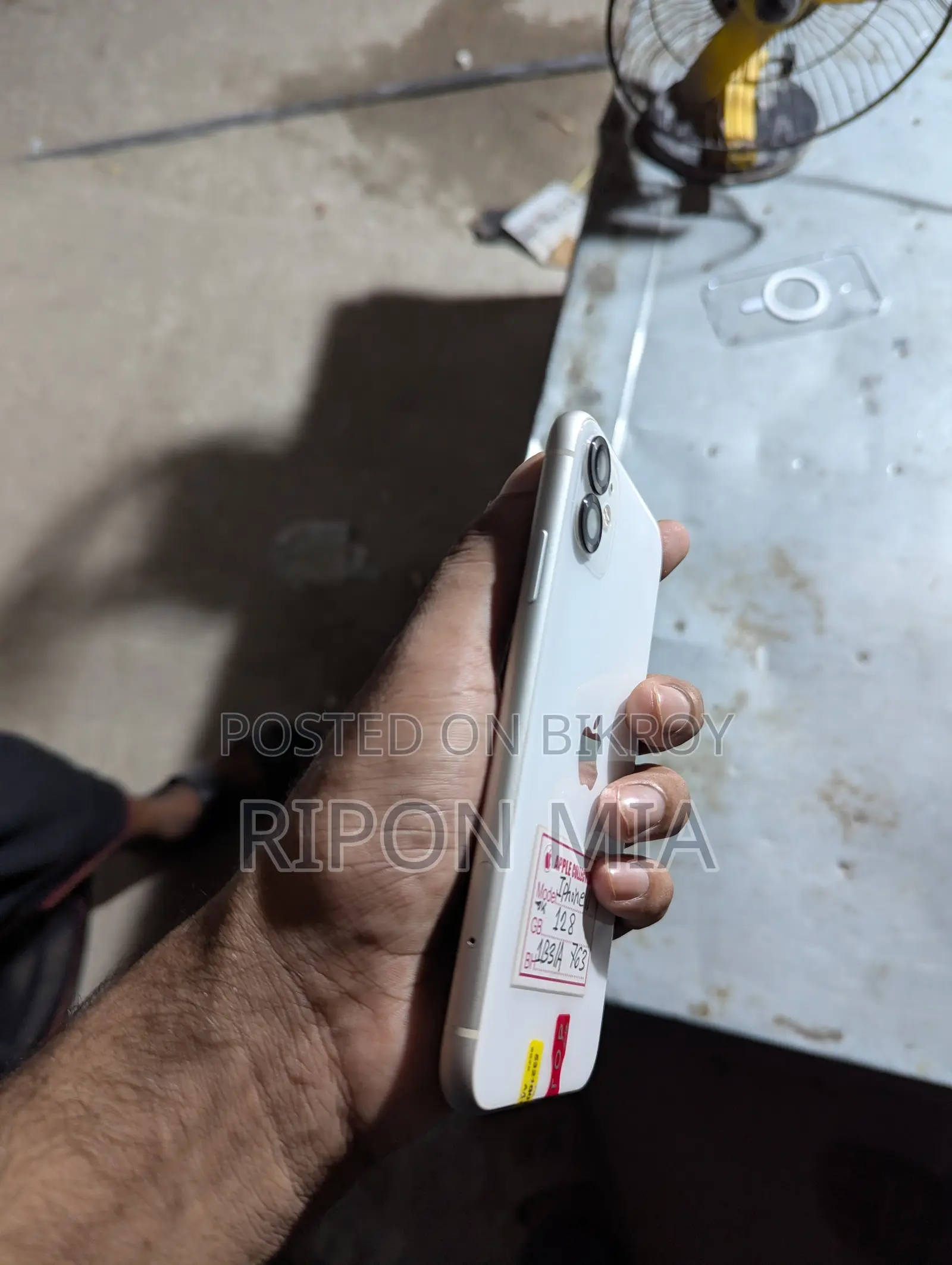 New Apple iPhone 11 128 GB White