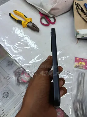 নতুন টেকনো স্পার্ক ৪০ ১২৮ জিবি কালো