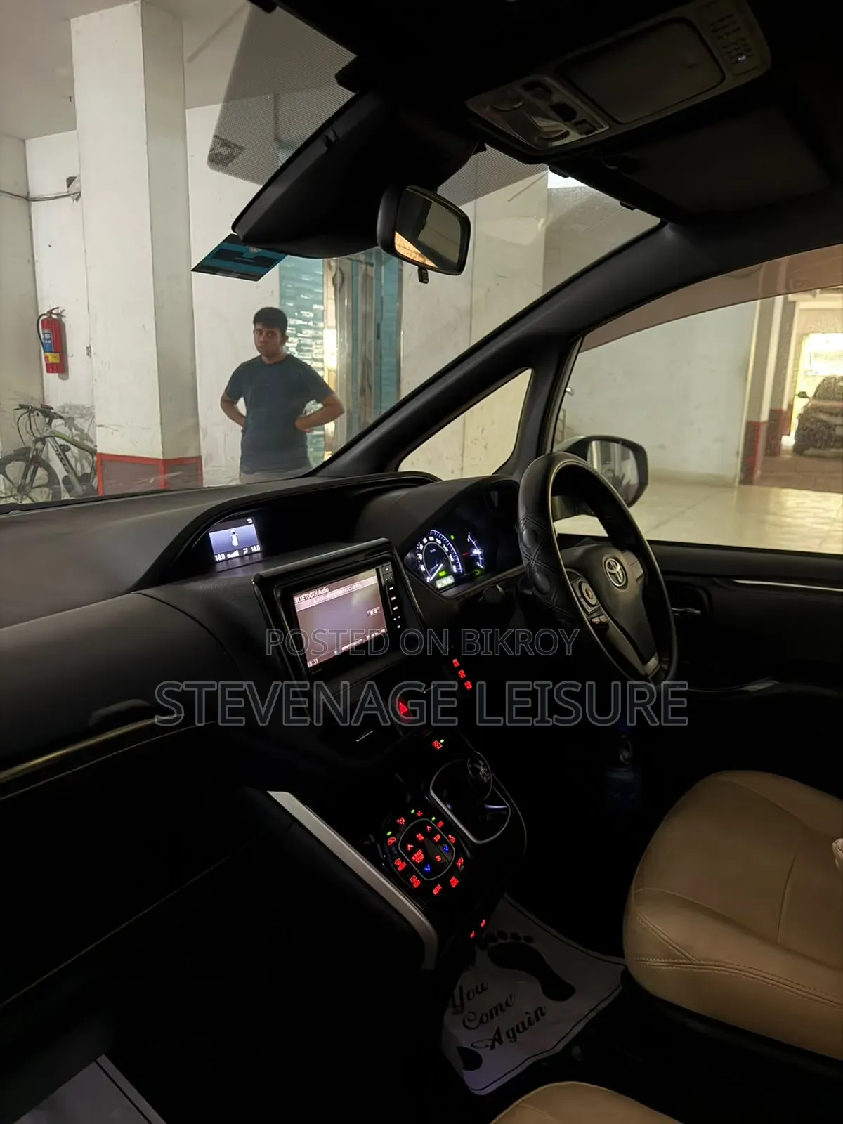 New Toyota Esquire 1.8 Front-Wheel Drive Hybrid (7 seater) 2018 Pearl
