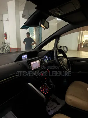 New Toyota Esquire 1.8 Front-Wheel Drive Hybrid (7 seater) 2018 Pearl