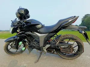 সুজুকি গিক্সার ২০১৫ ব্ল্যাক