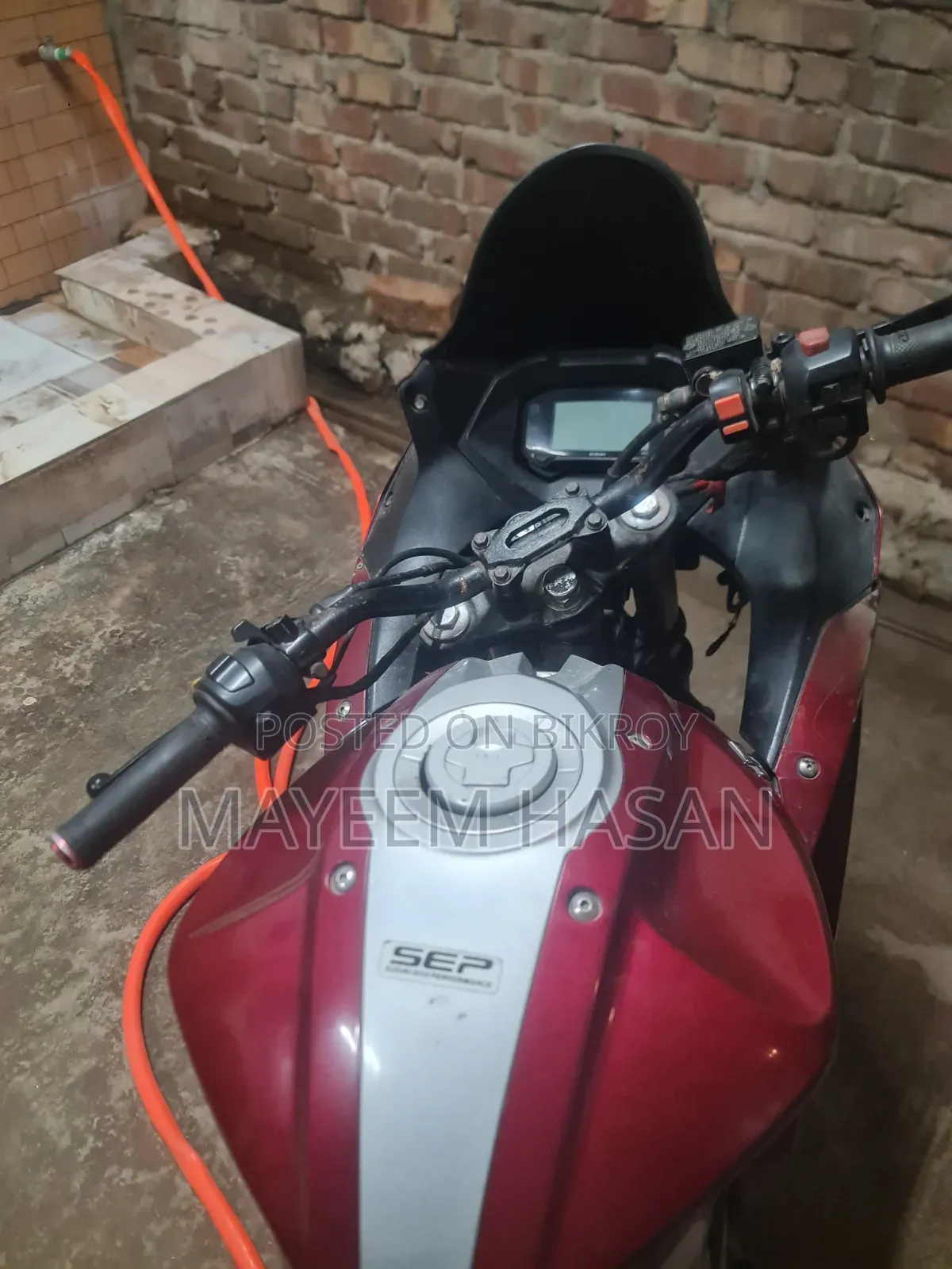 সুজুকি জিক্সার এসএফ ২০১৮ লাল