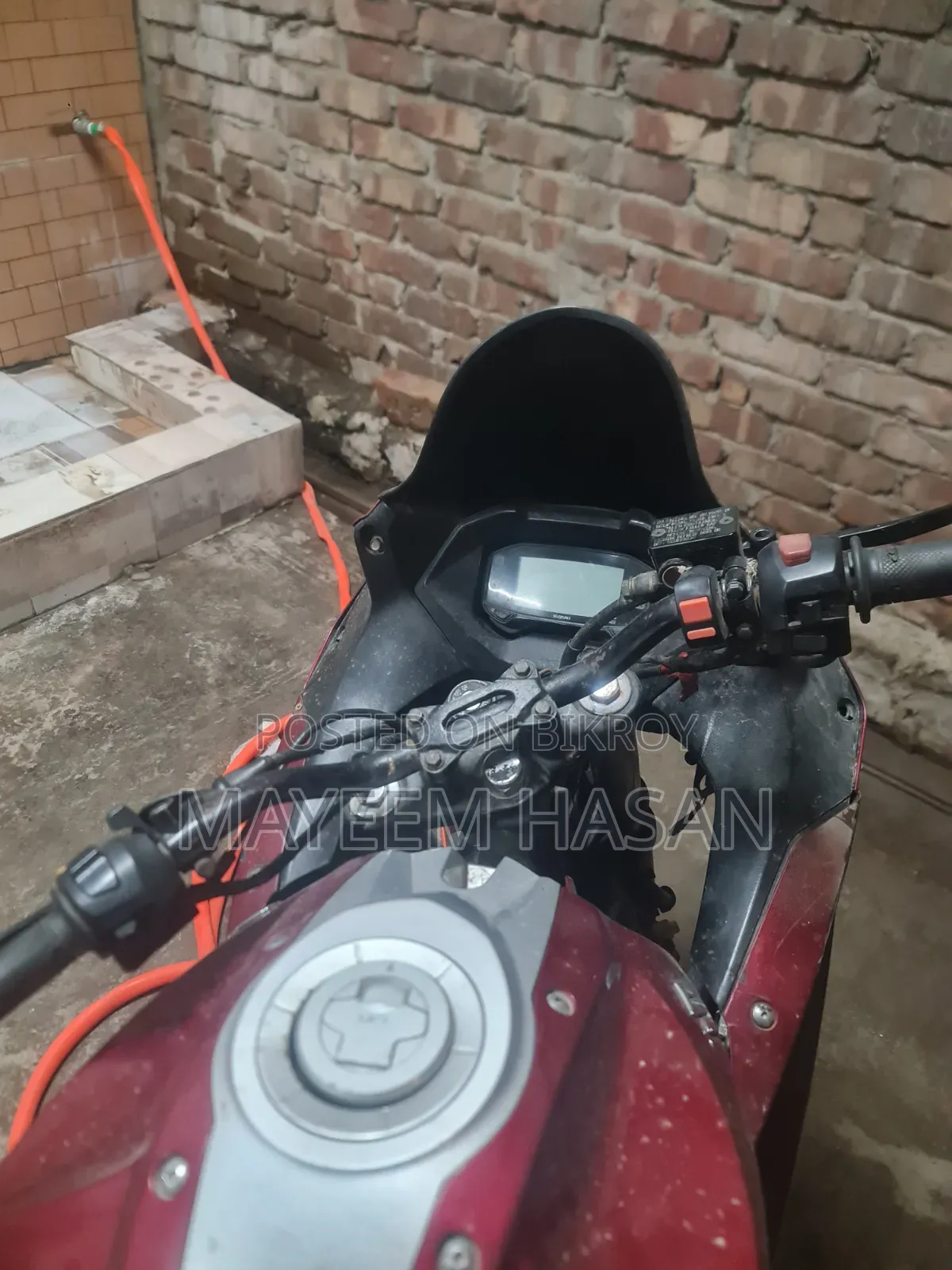 সুজুকি জিক্সার এসএফ ২০১৮ লাল
