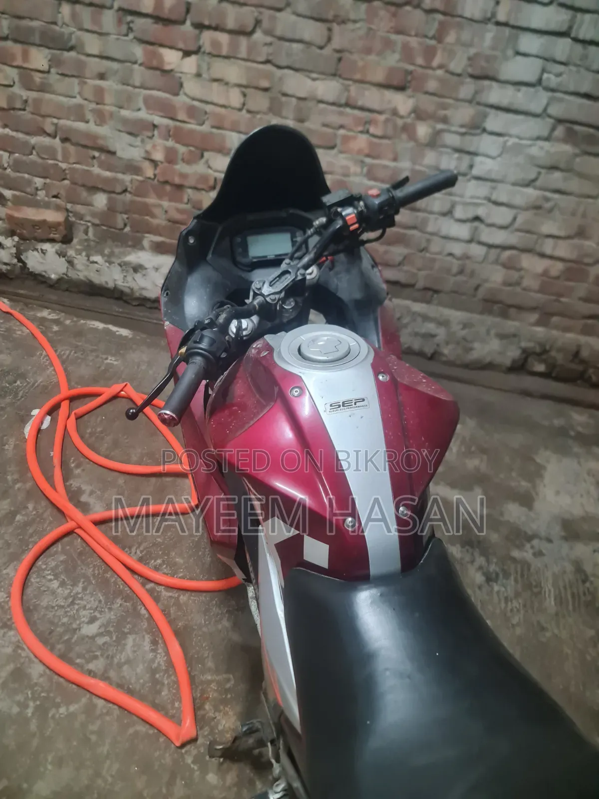 সুজুকি জিক্সার এসএফ ২০১৮ লাল