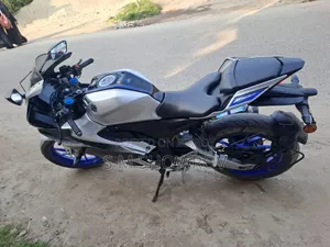 ইয়ামাহা আর১৫এম ২০২৪ কালো