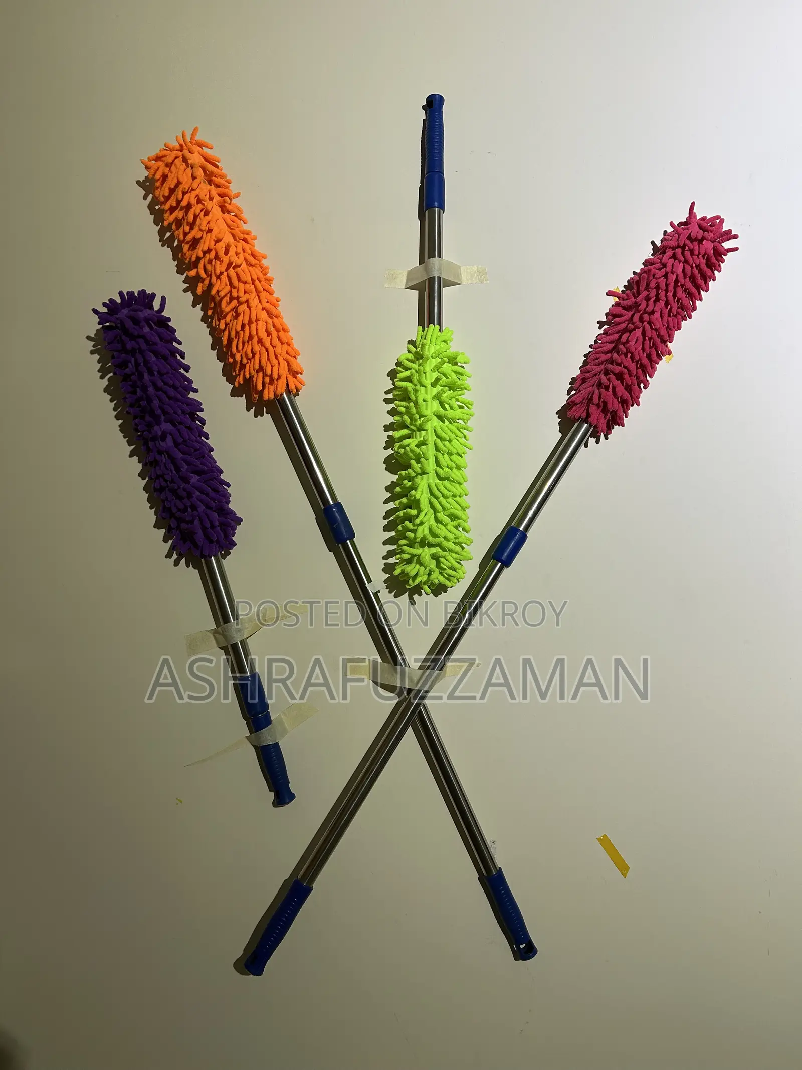 Machine for cleaning household dirt and glass tiles