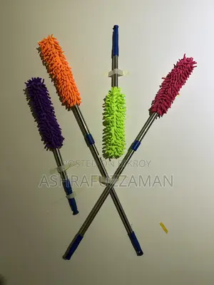 Machine for cleaning household dirt and glass tiles