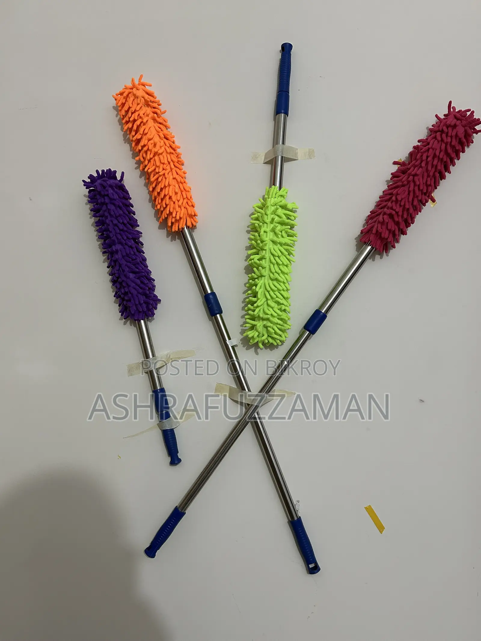 Machine for cleaning household dirt and glass tiles