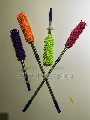 Machine for cleaning household dirt and glass tiles