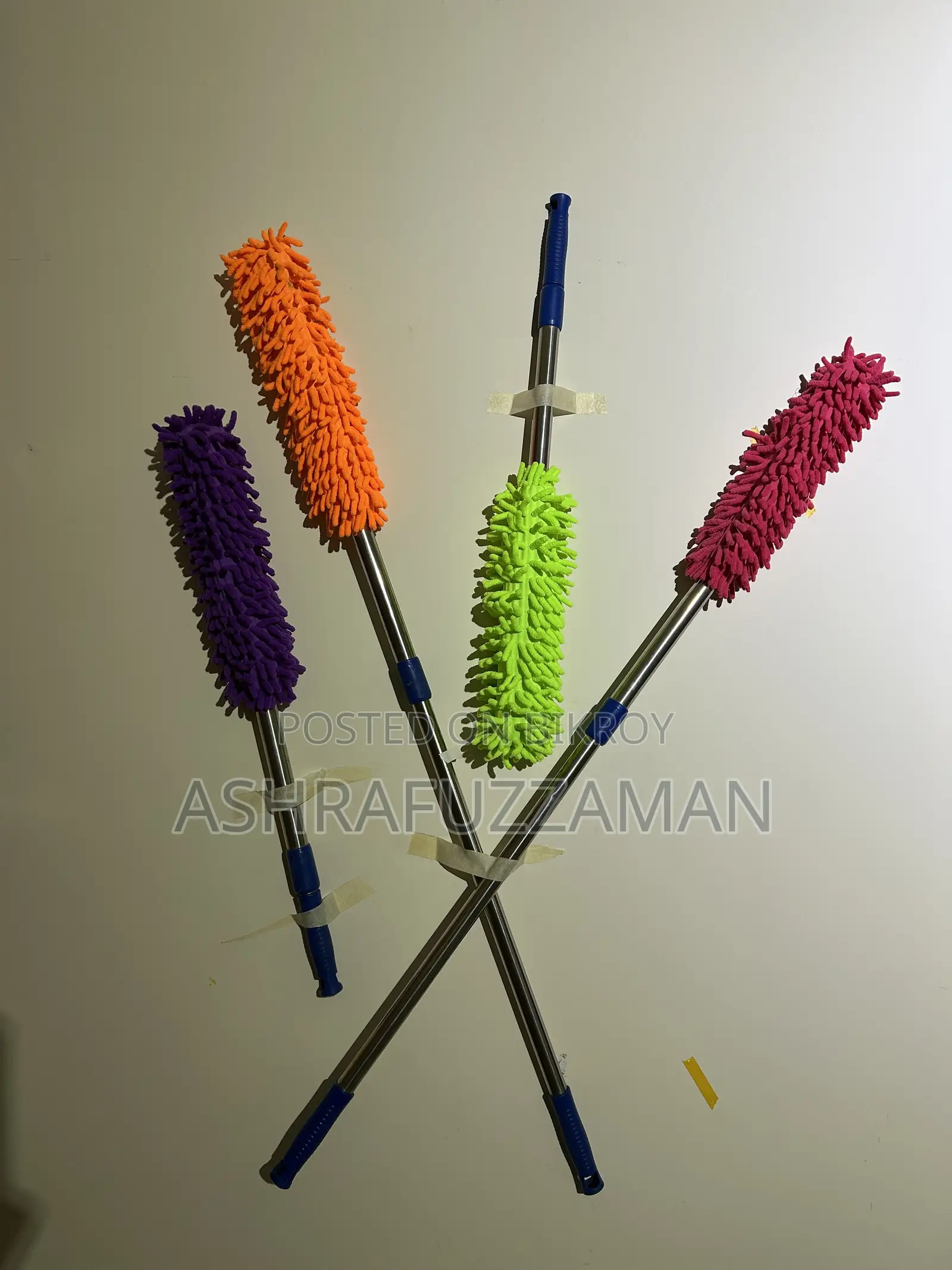 Machine for cleaning household dirt and glass tiles