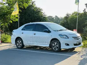 টয়োটা বেল্টা ২০০৫ সাদা