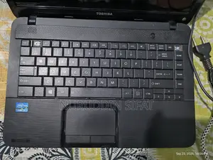 Laptop Toshiba Satellite C840 4GB Intel Core i3 HDD+SSD 500GB