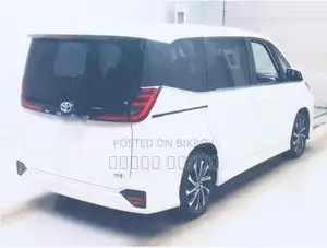 Toyota Noah ২০২২ পার্ল