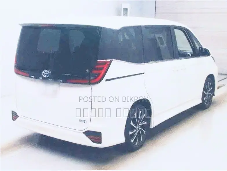 Toyota Noah ২০২২ পার্ল