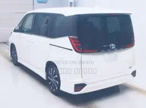 Toyota Noah ২০২২ পার্ল