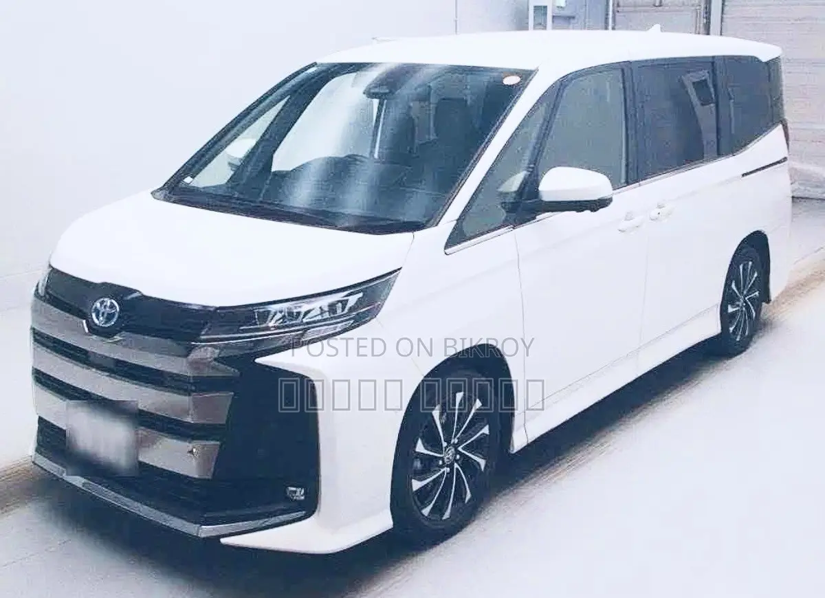 Toyota Noah ২০২২ পার্ল