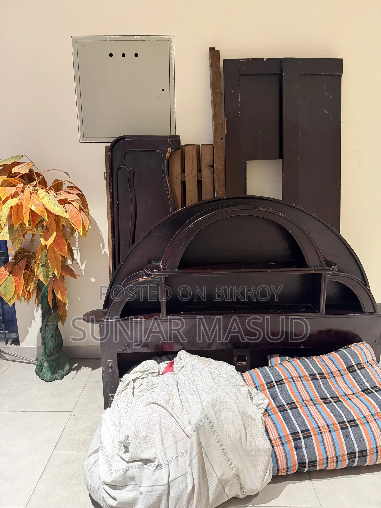 Shegun Wood Antique Bed